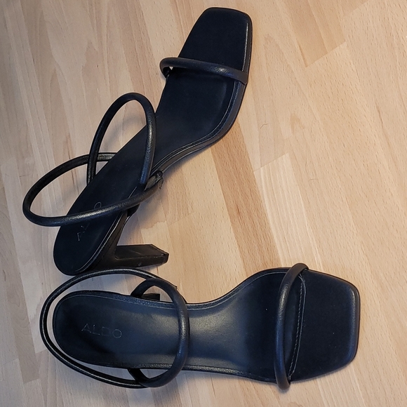 Strappy squared toe Aldo sandals - Picture 4 of 4